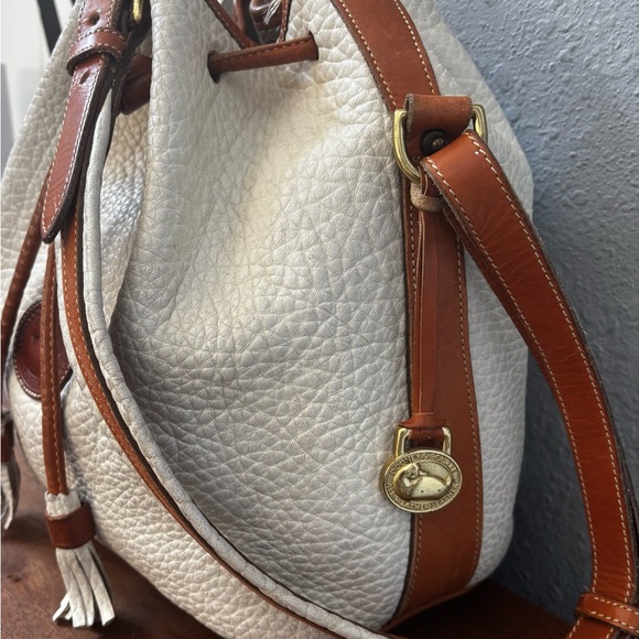 Vintage Dooney & Bourke Pebble Leather Bone Bucket Bag - Picture 3 of 15